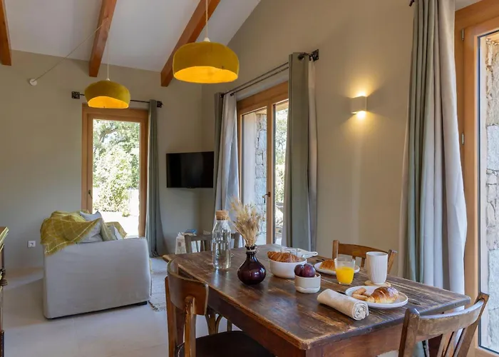 Hameau De Petripini *