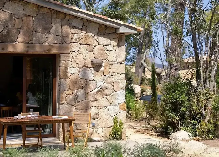 Hameau De Petripini בית נופש *